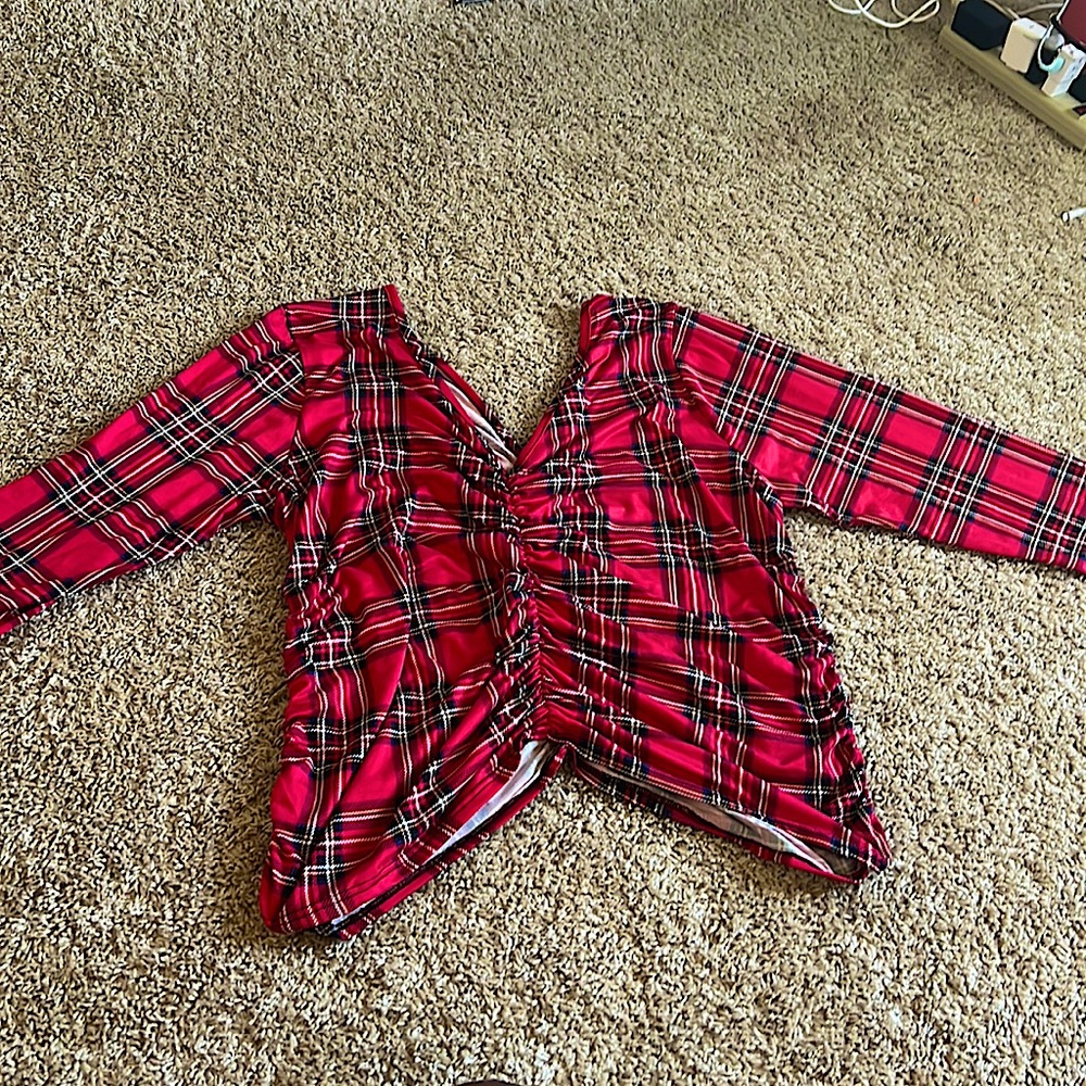 Red Plaid Long Sleeve Crop top!